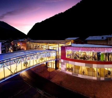 The Outlet Center Brenner at evening